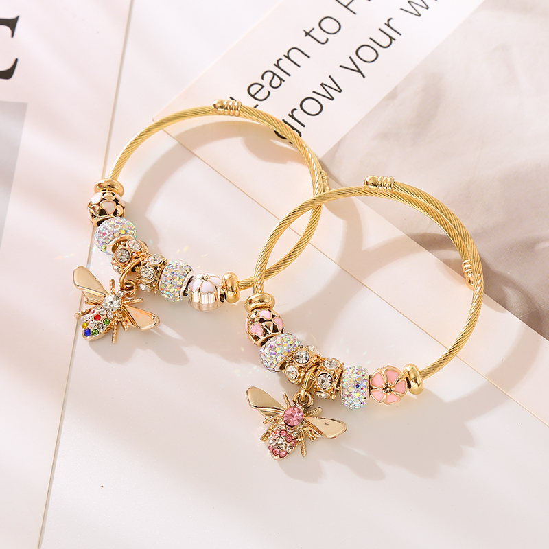 Cute Bee Stainless Steel Alloy Beaded Inlay Rhinestones Women's Bangle display picture 3