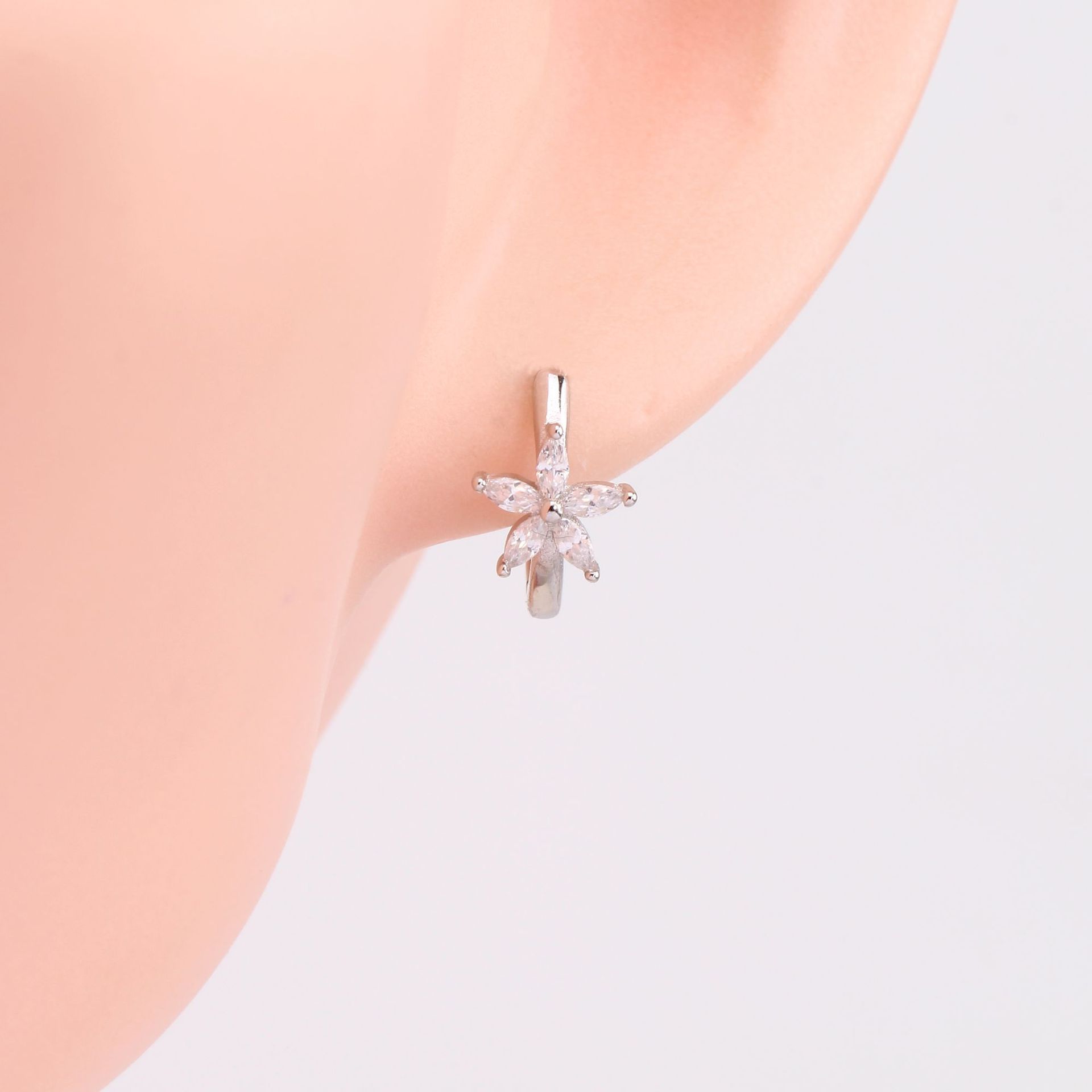 1 Pair Simple Style Flower Inlay Sterling Silver Zircon Earrings display picture 15