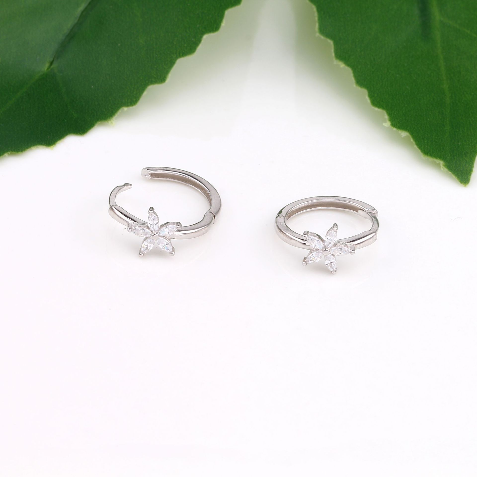 1 Pair Simple Style Flower Inlay Sterling Silver Zircon Earrings display picture 29