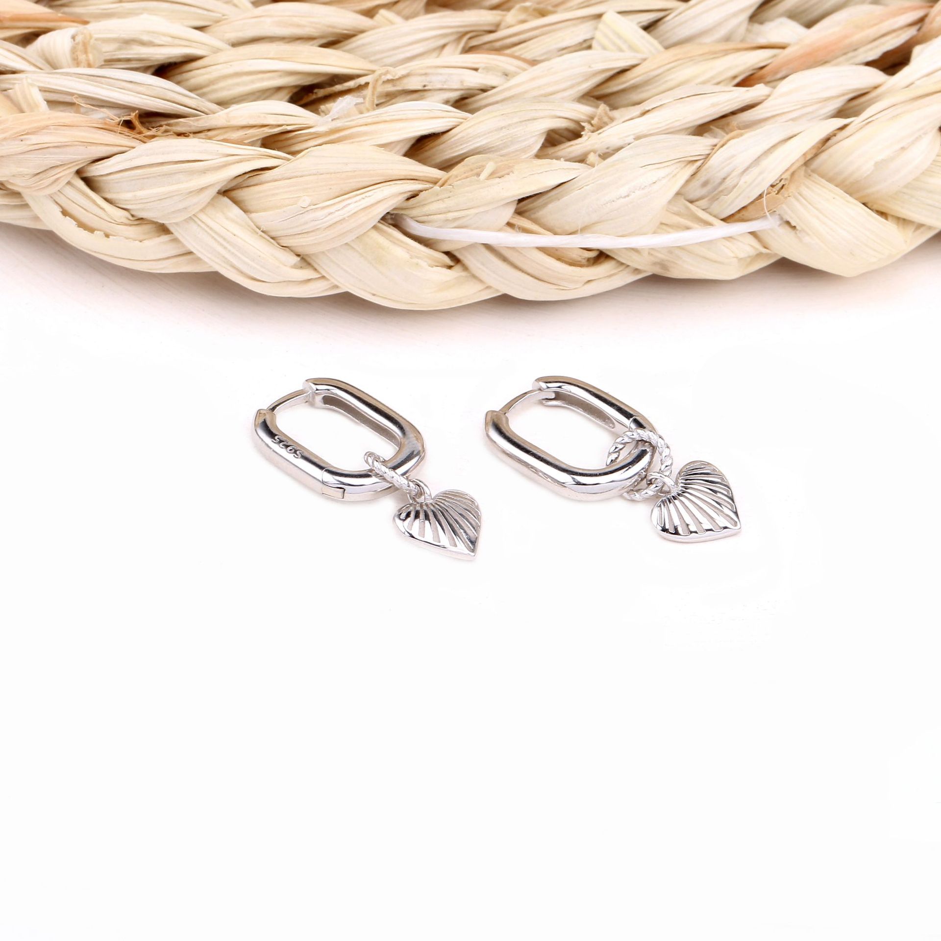 1 Pair Simple Style Heart Shape Sterling Silver Drop Earrings display picture 8