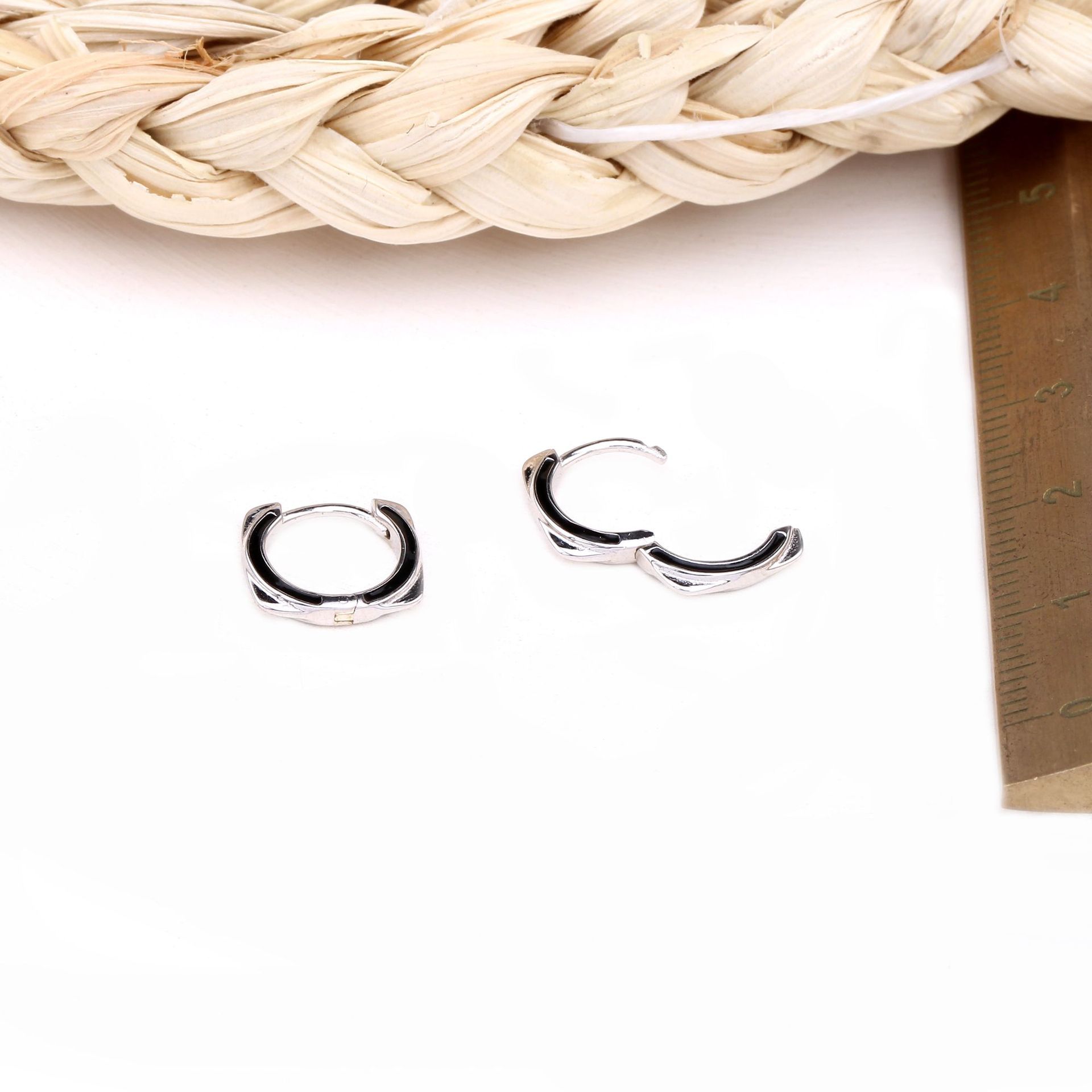 1 Paar Einfacher Stil Einfarbig Sterling Silber Ohrringe display picture 10