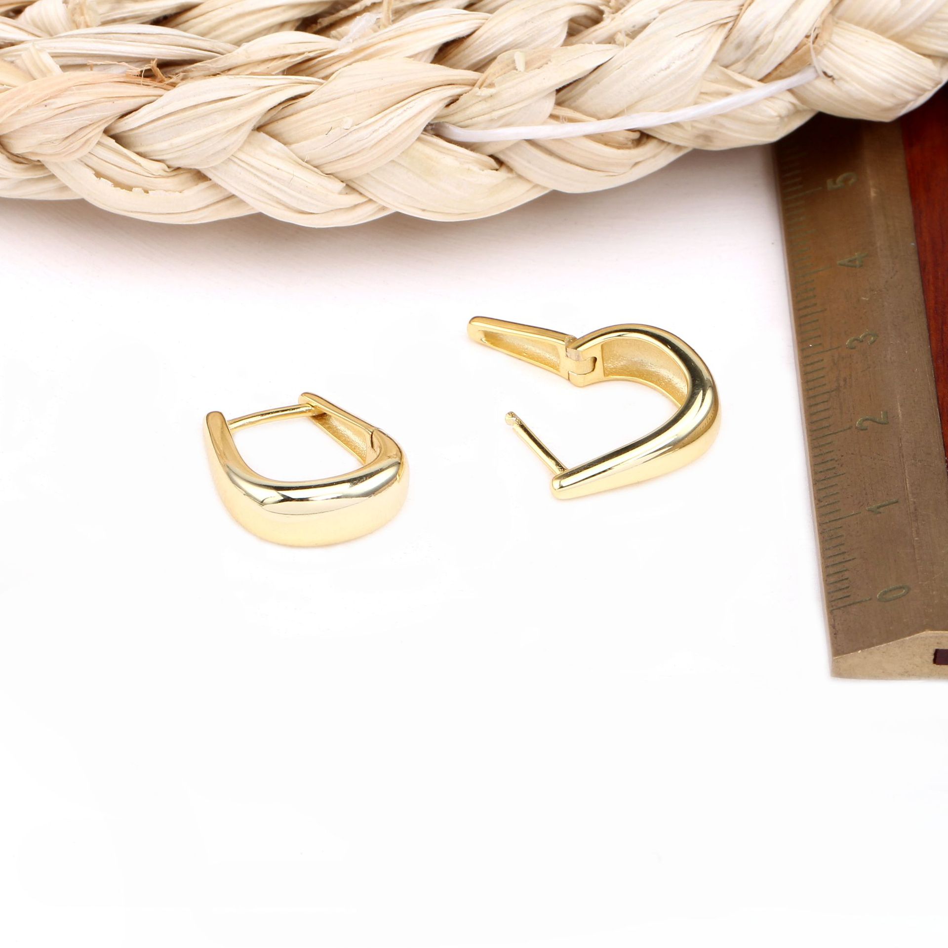 1 Pair Simple Style U Shape Plating Sterling Silver Gold Plated Earrings display picture 9
