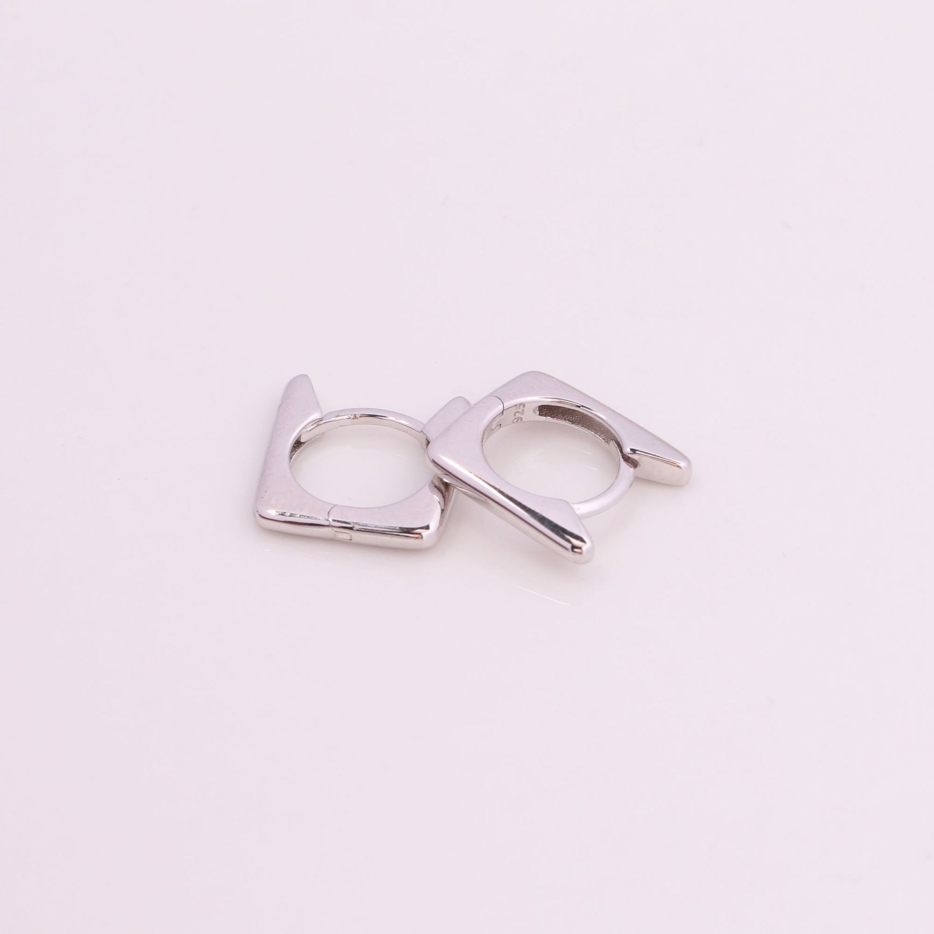 1 Pair Simple Style Solid Color Sterling Silver Earrings display picture 3