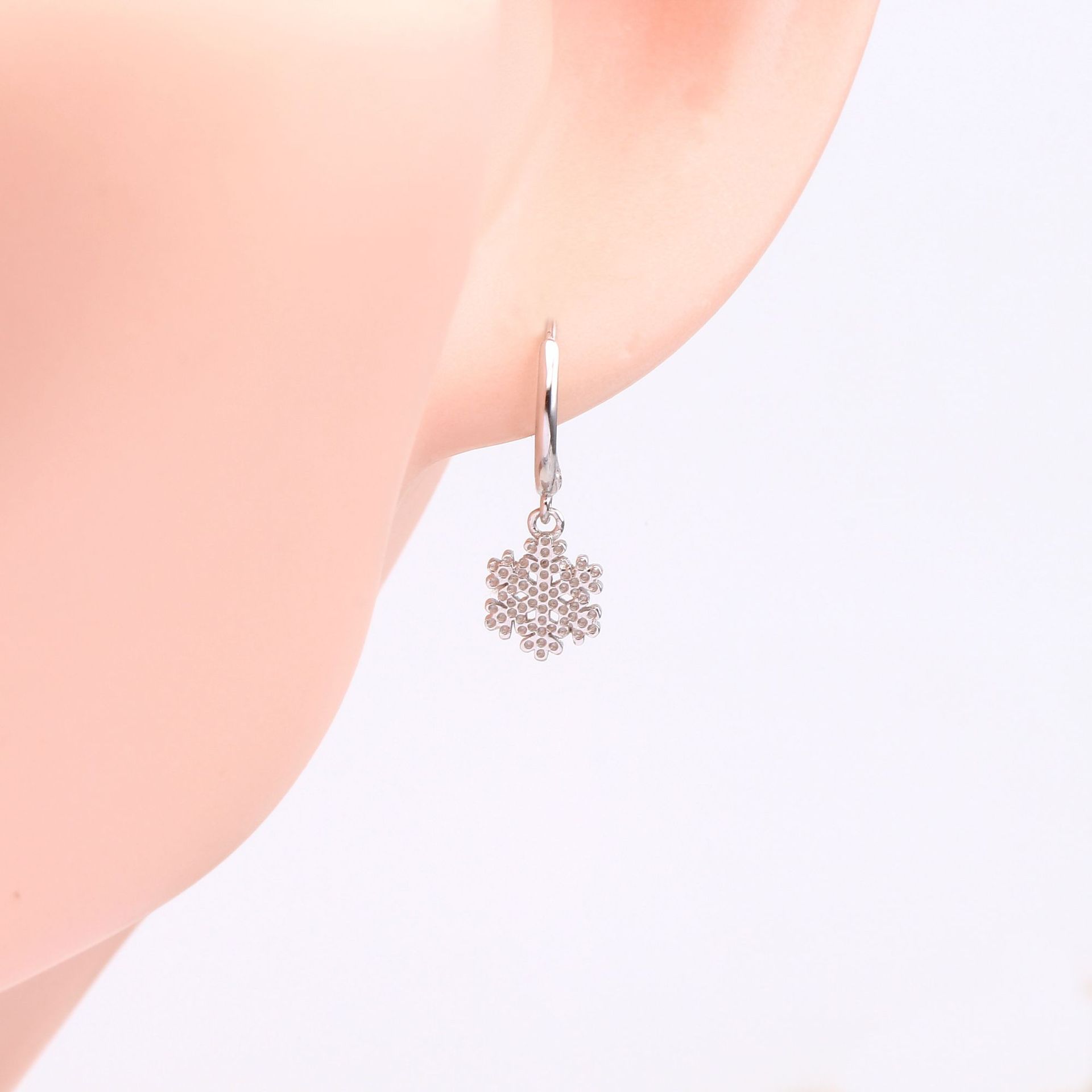 1 Pair Simple Style Flower Plating Sterling Silver Gold Plated Drop Earrings display picture 6