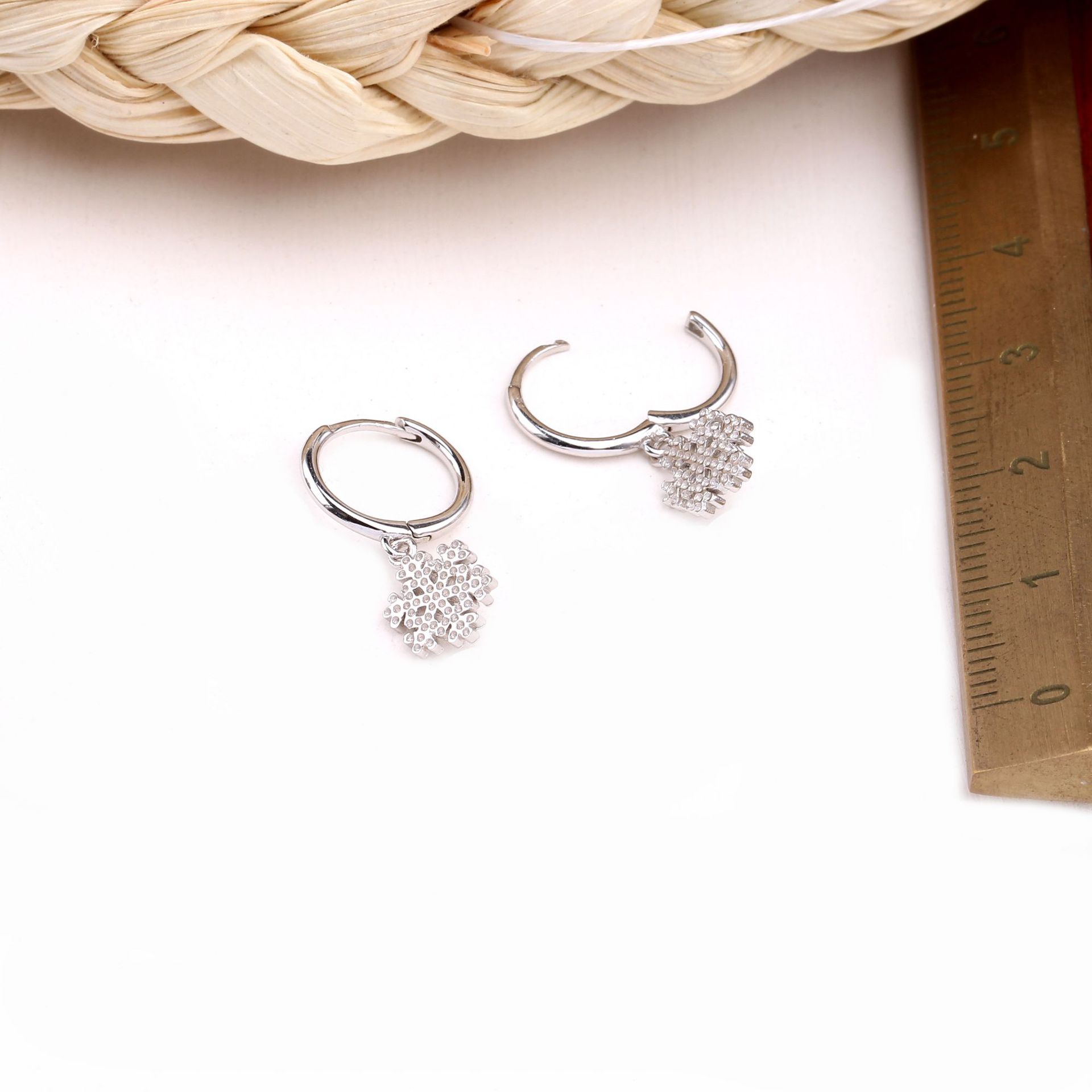 1 Pair Simple Style Flower Plating Sterling Silver Gold Plated Drop Earrings display picture 10