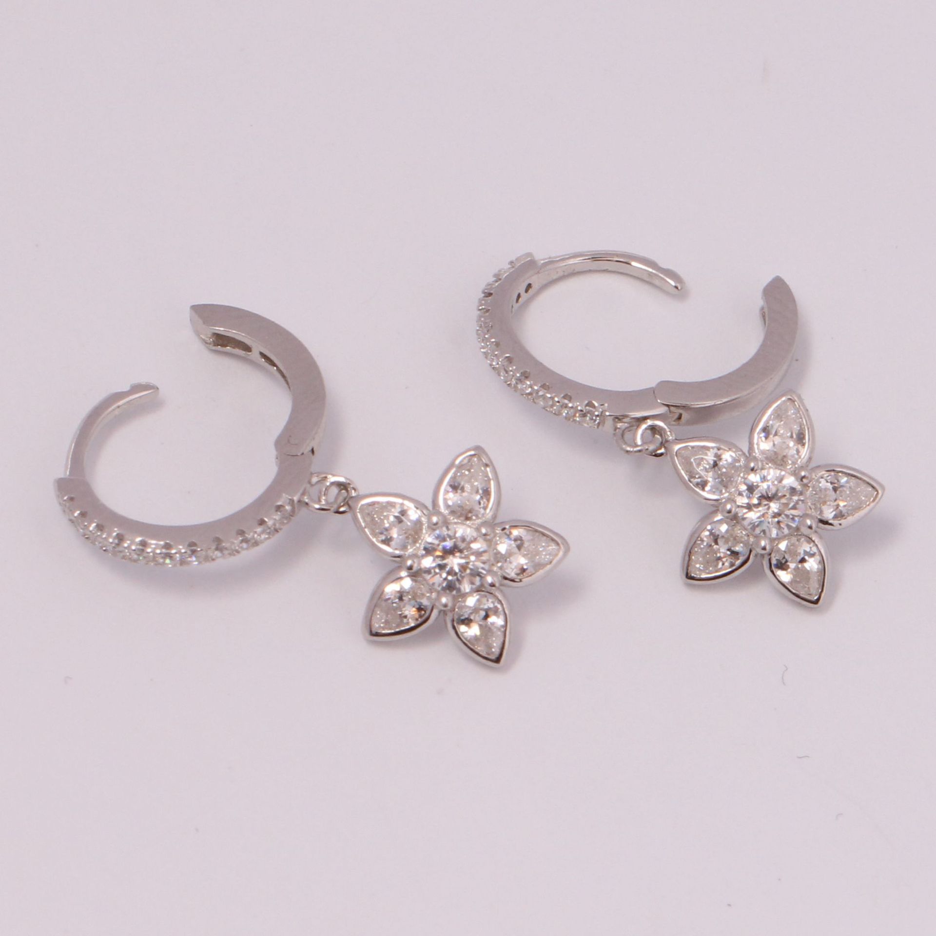 1 Pair Retro Simple Style Flower Inlay Sterling Silver Zircon Drop Earrings display picture 14