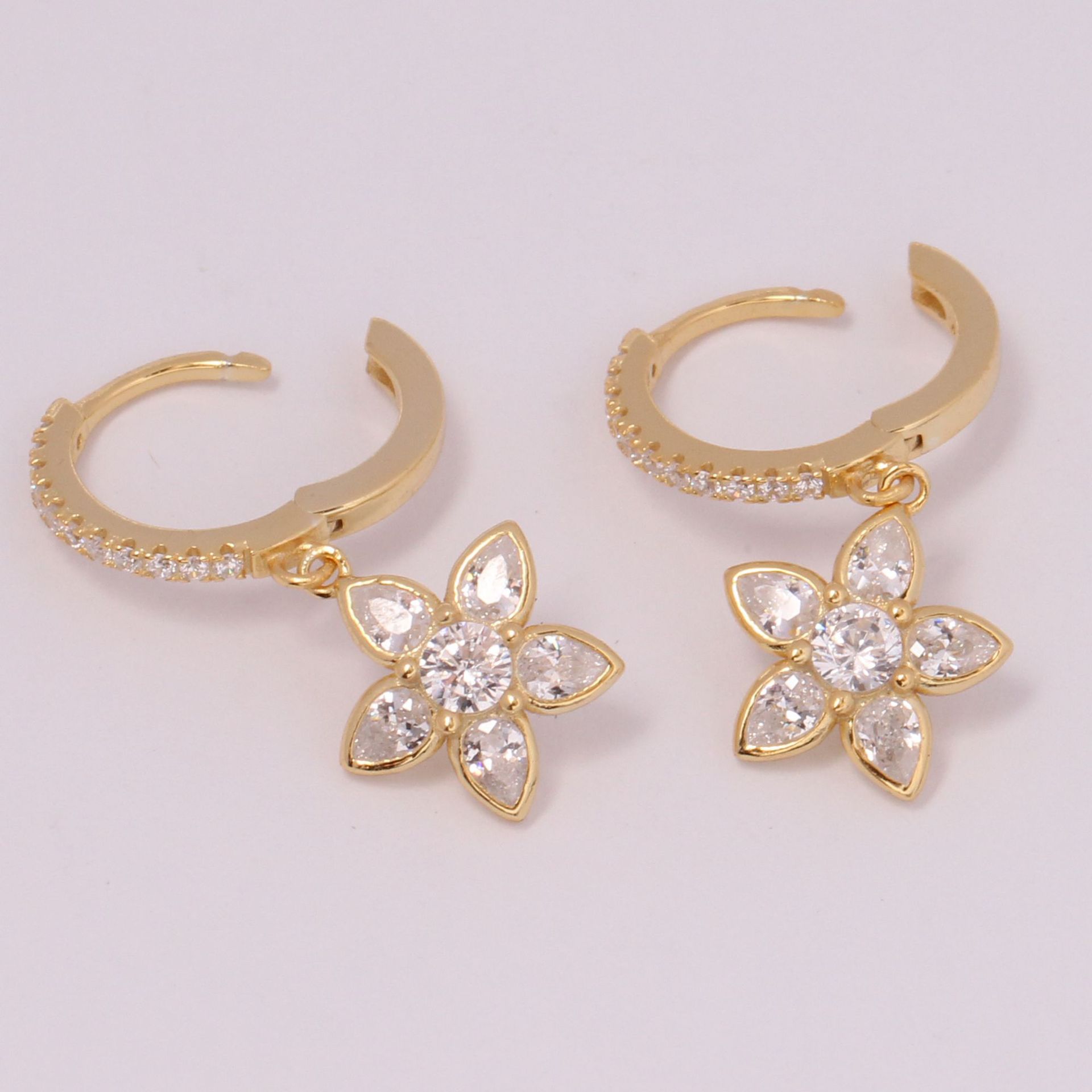 1 Pair Retro Simple Style Flower Inlay Sterling Silver Zircon Drop Earrings display picture 15