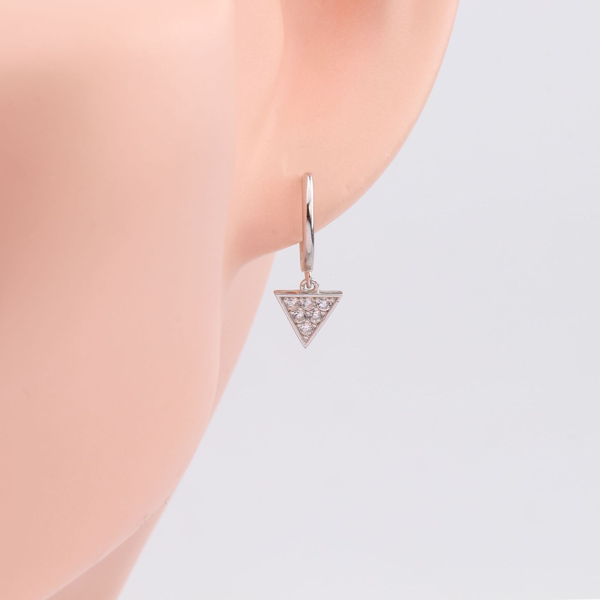 1 Pair Simple Style Commute Triangle Inlay Sterling Silver Zircon Drop Earrings display picture 6