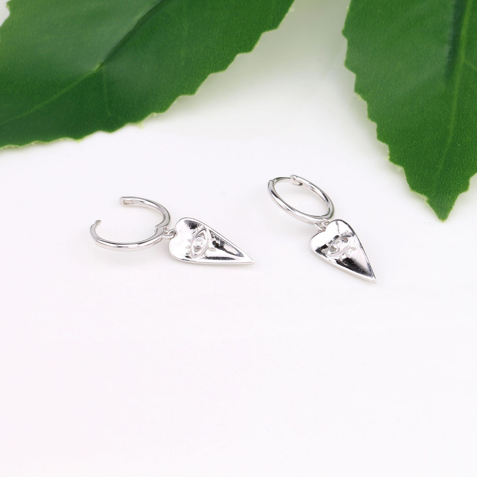 1 Pair Simple Style Heart Shape Plating Sterling Silver Gold Plated Drop Earrings display picture 11