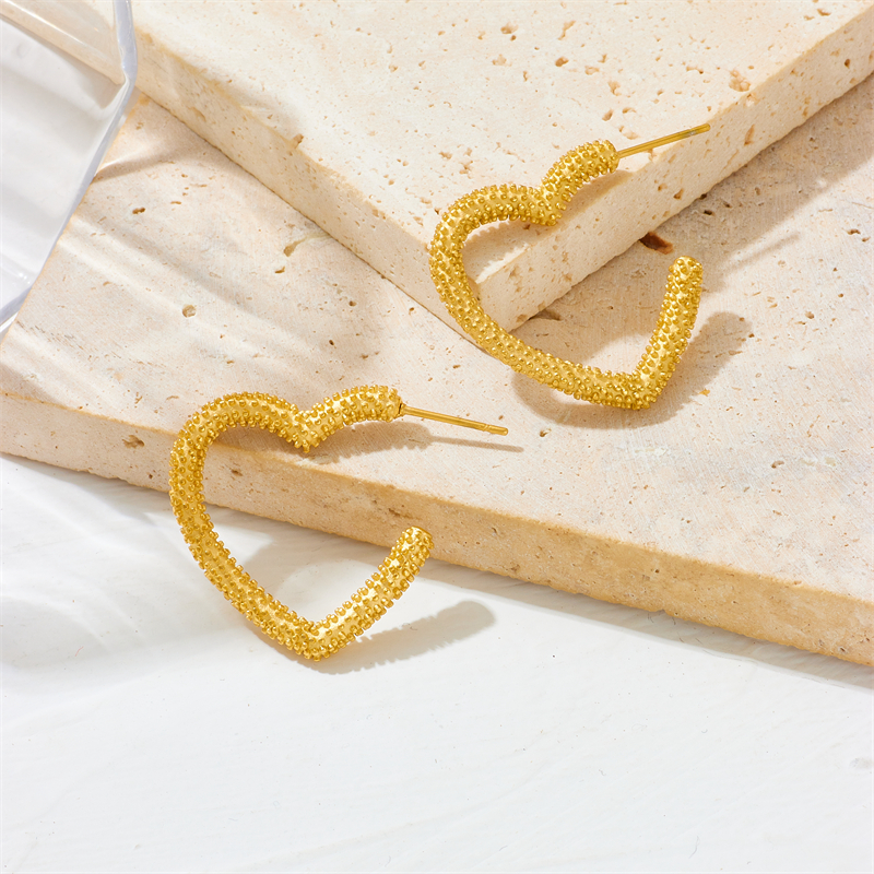 1 Pair Lady Heart Shape Plating Stainless Steel 18K Gold Plated Hoop Earrings display picture 5