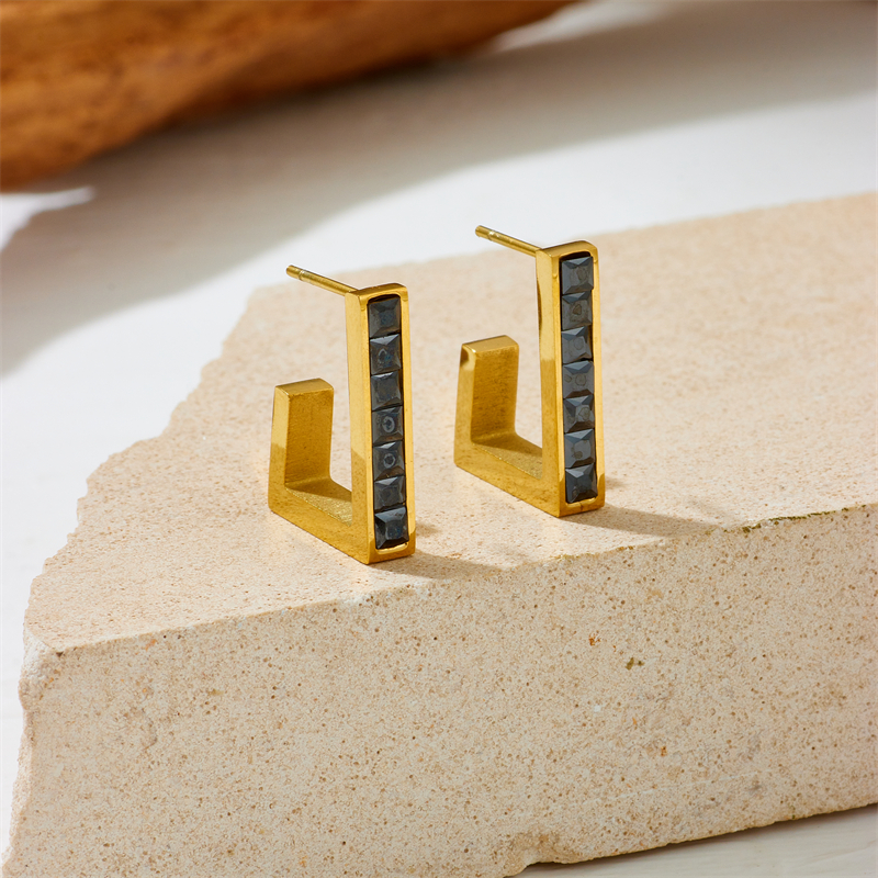 1 Pair Simple Style Solid Color Plating Inlay Stainless Steel Zircon 18K Gold Plated Ear Studs display picture 3