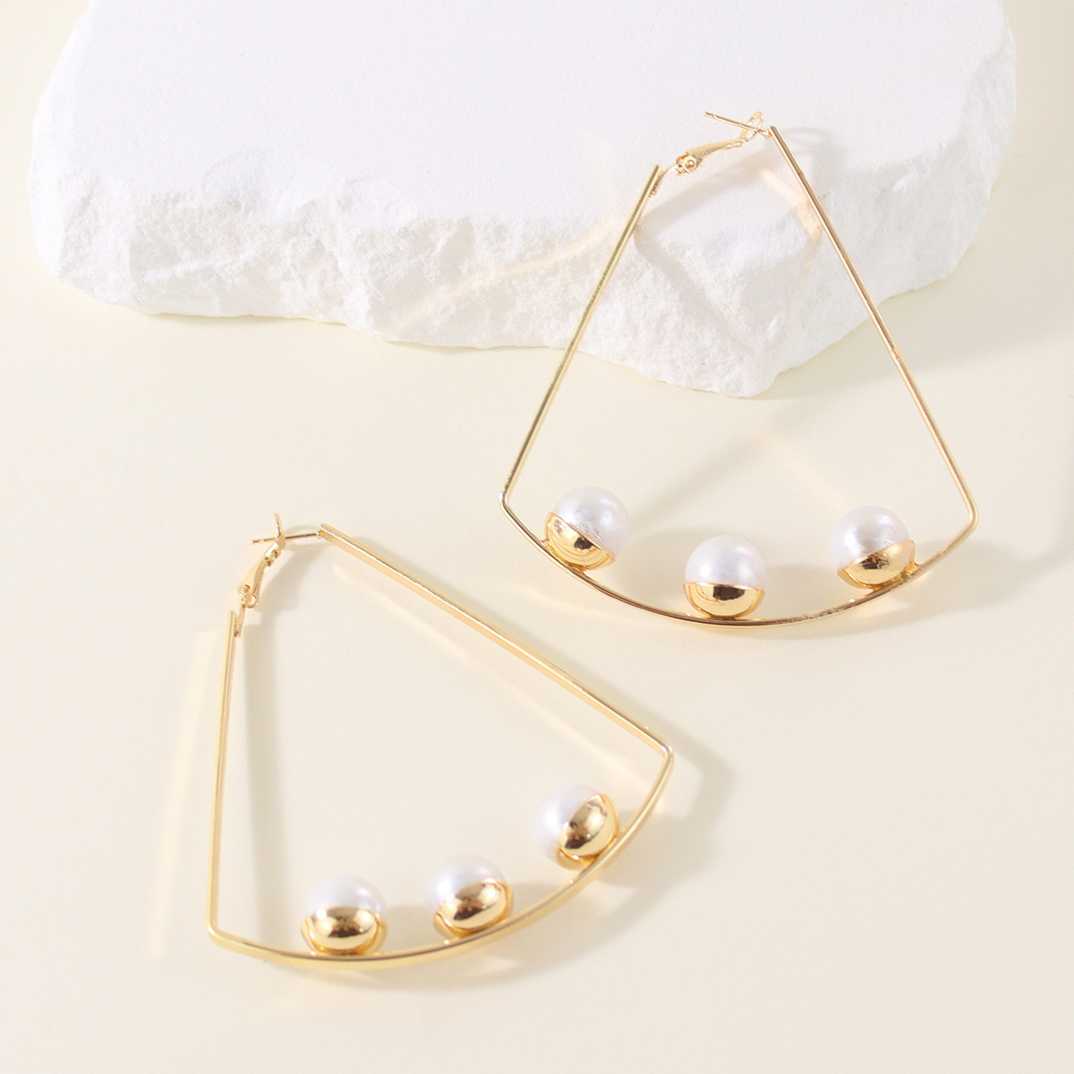 1 Paire Style Simple Couleur Unie Incruster Le Fer Perle Boucles D'Oreilles display picture 3