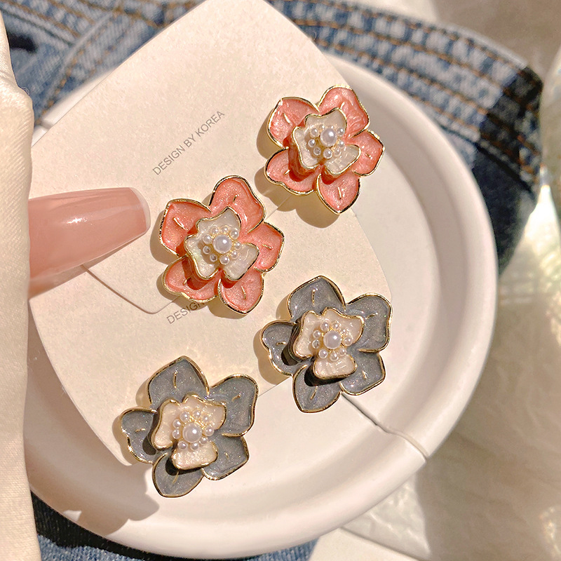 1 Pair Vintage Style Sweet Simple Style Flower Alloy Ear Studs display picture 1