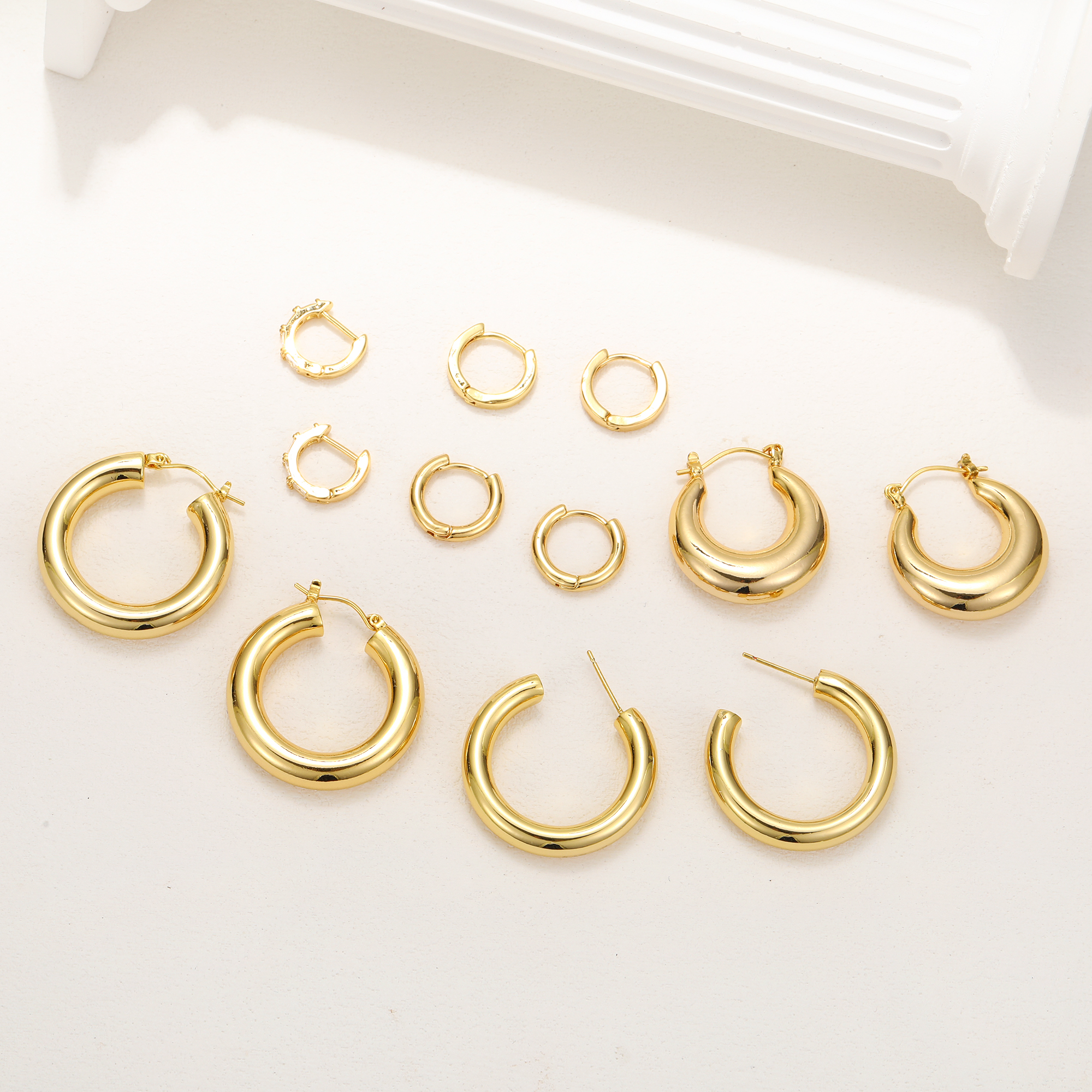 1 Pair Simple Style C Shape Plating Inlay Copper Zircon Hoop Earrings Ear Studs display picture 5