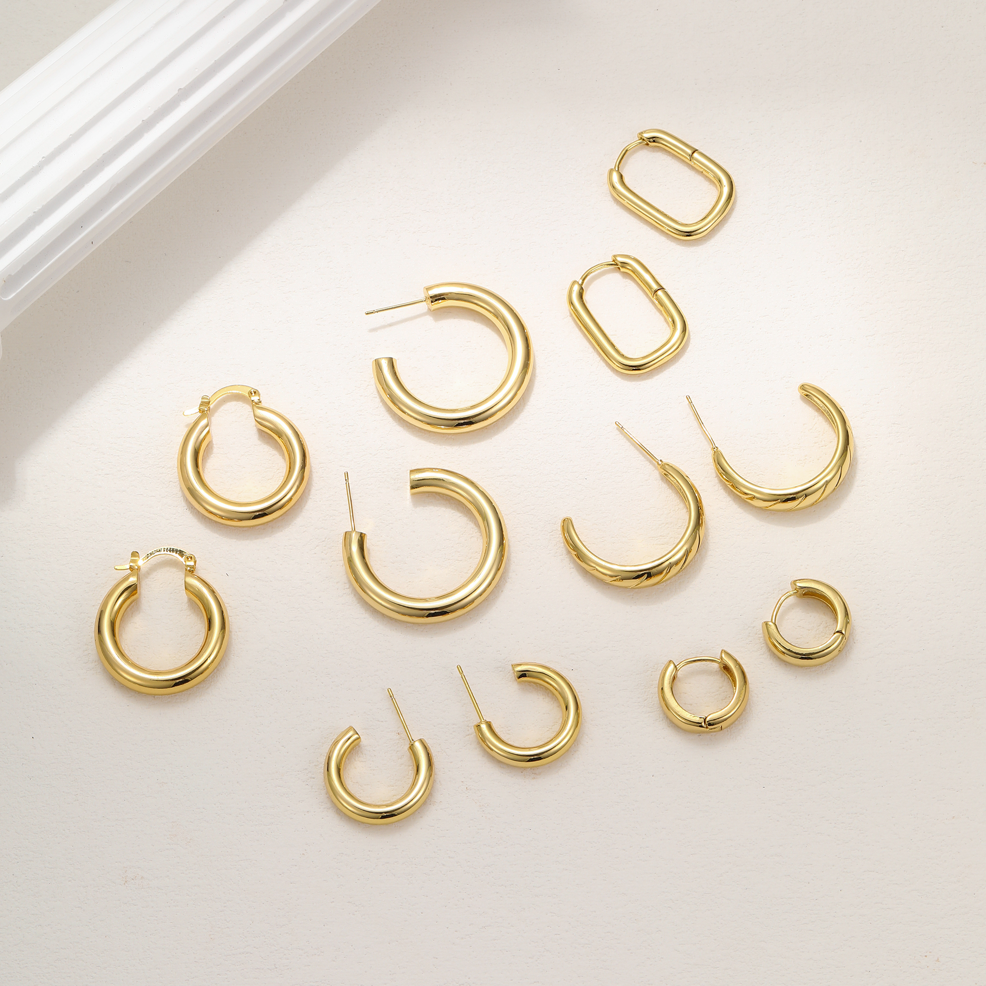 1 Pair Simple Style C Shape Plating Inlay Copper Zircon Hoop Earrings Ear Studs display picture 9