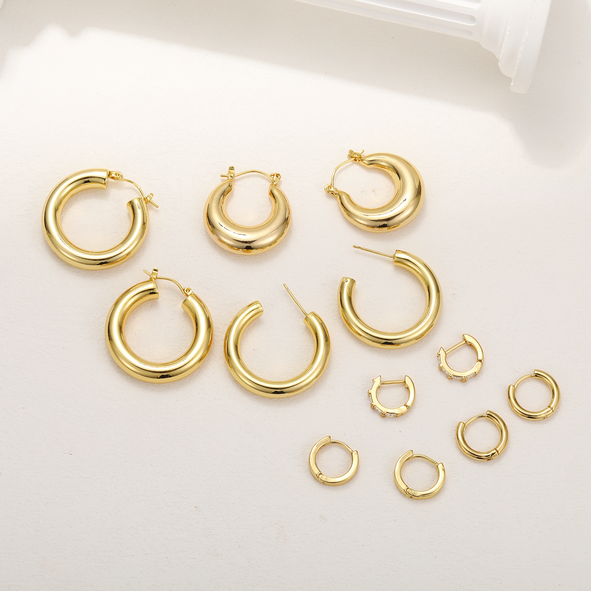 1 Pair Simple Style C Shape Plating Inlay Copper Zircon Hoop Earrings Ear Studs display picture 6