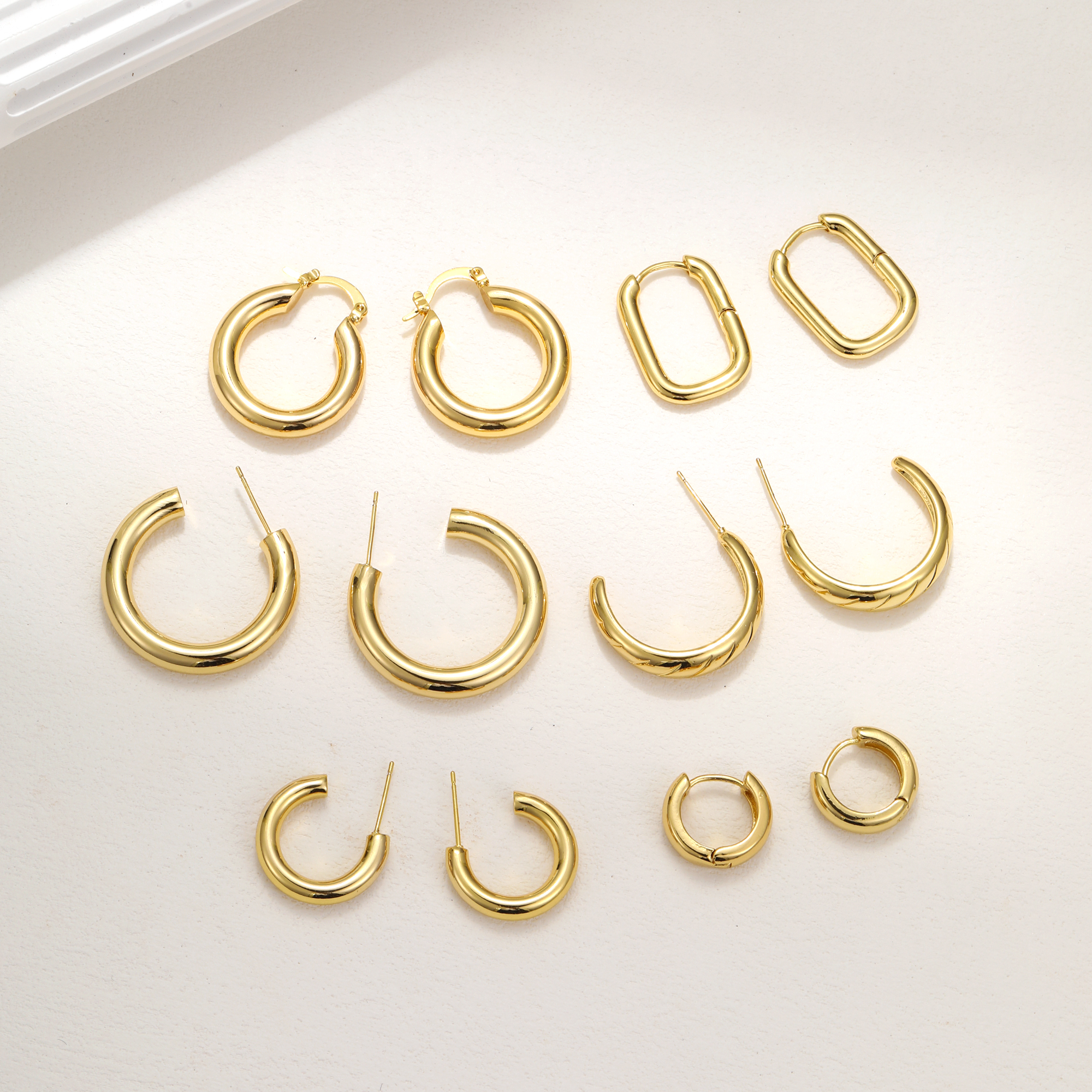 1 Pair Simple Style C Shape Plating Inlay Copper Zircon Hoop Earrings Ear Studs display picture 8