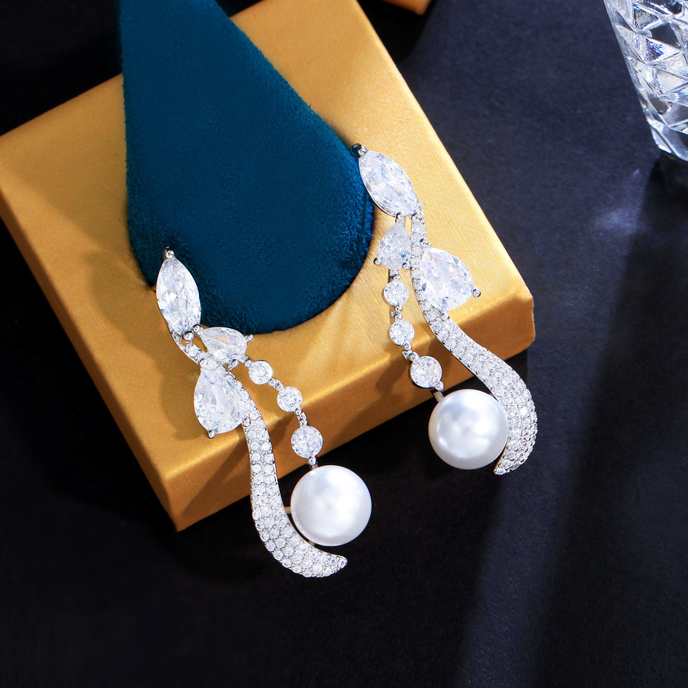 1 Paar Süss Wassertropfen Überzug Inlay Kupfer Künstliche Perlen Künstlicher Diamant Tropfenohrringe display picture 2