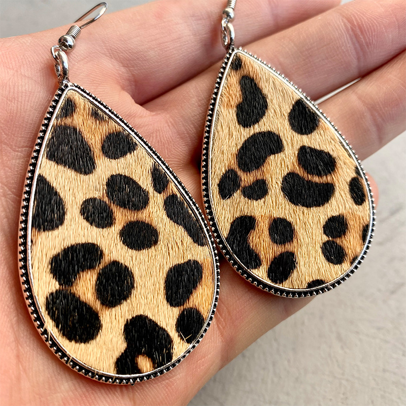 1 Pair Ethnic Style Leopard Printing Alloy Leather Drop Earrings display picture 5