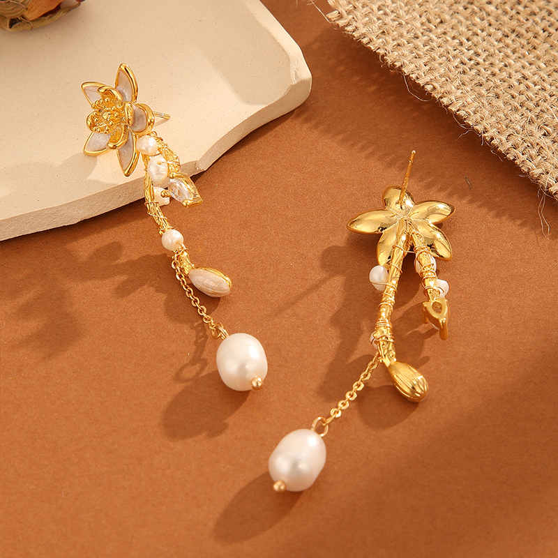 1 Pair Simple Style British Style Pentagram Flower Inlay Copper Crystal Freshwater Pearl Drop Earrings display picture 5