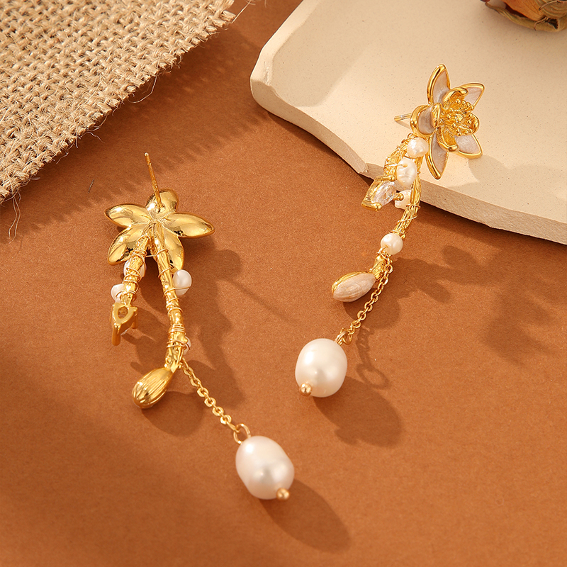 1 Pair Simple Style British Style Pentagram Flower Inlay Copper Crystal Freshwater Pearl Drop Earrings display picture 4
