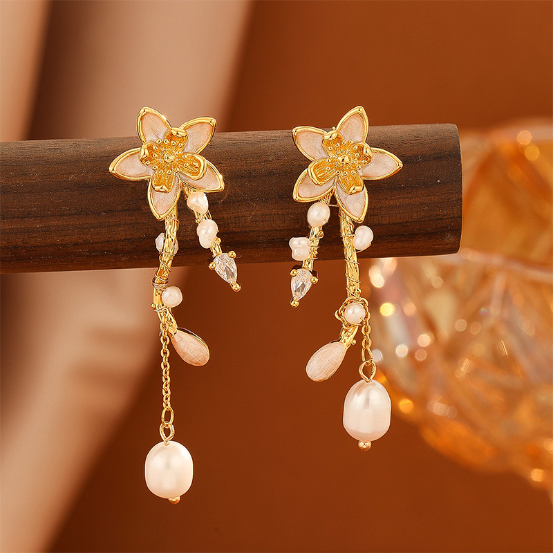 1 Pair Simple Style British Style Pentagram Flower Inlay Copper Crystal Freshwater Pearl Drop Earrings display picture 3