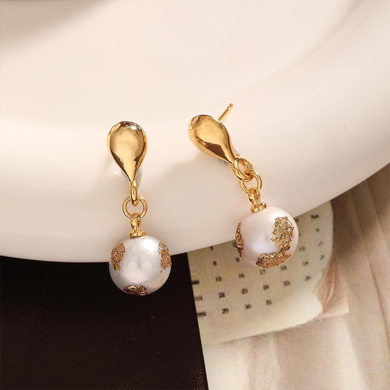1 Pair Simple Style Round Plating Freshwater Pearl 18k Gold Plated Drop Earrings display picture 1
