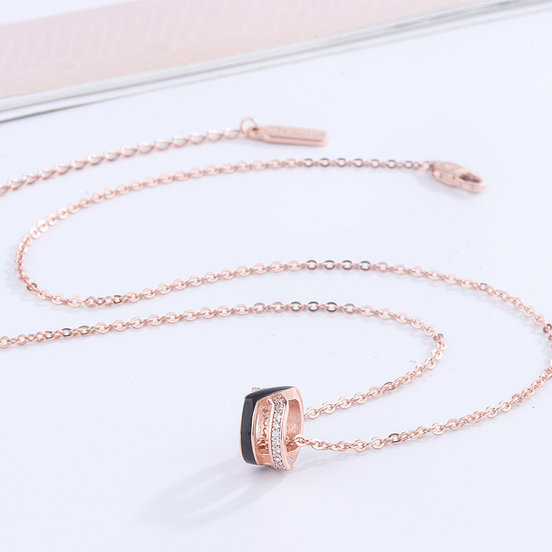 Simple Style Round Stainless Steel Titanium Steel Rose Gold Plated Pendant Necklace In Bulk display picture 2