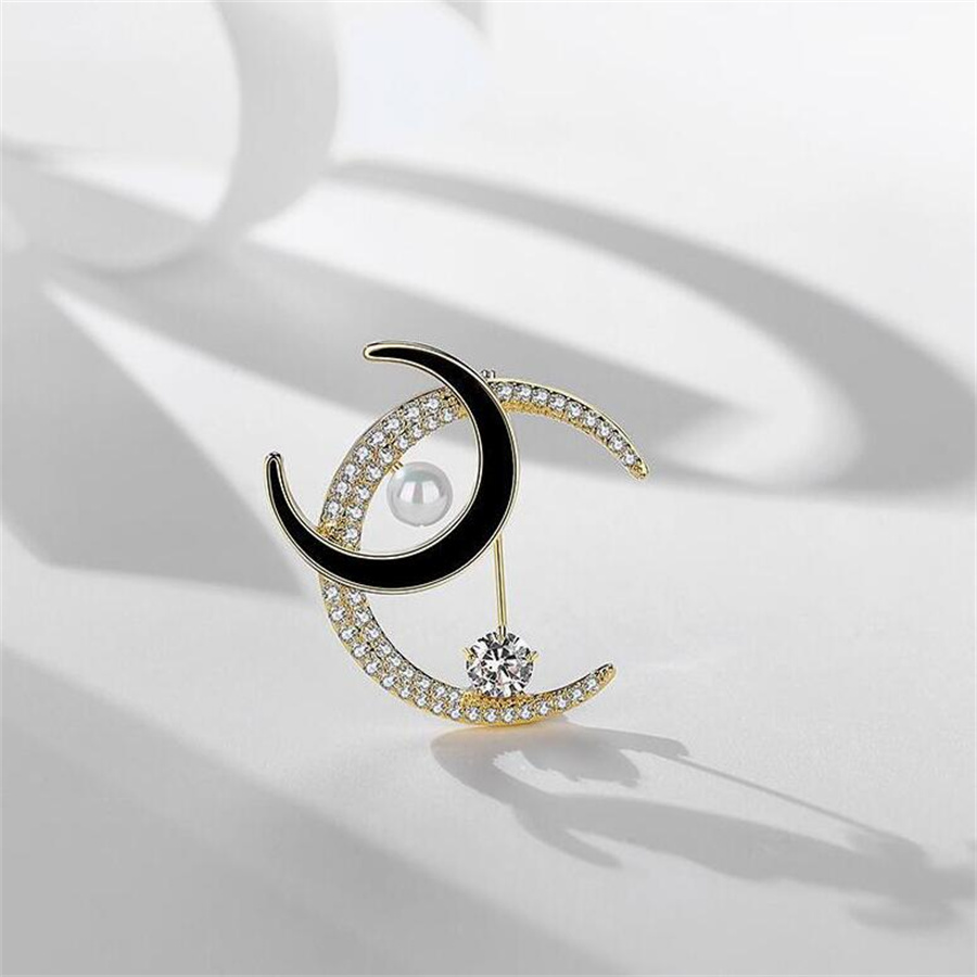 Sweet Moon Alloy Inlay Rhinestones Women's Brooches 1 Piece display picture 1