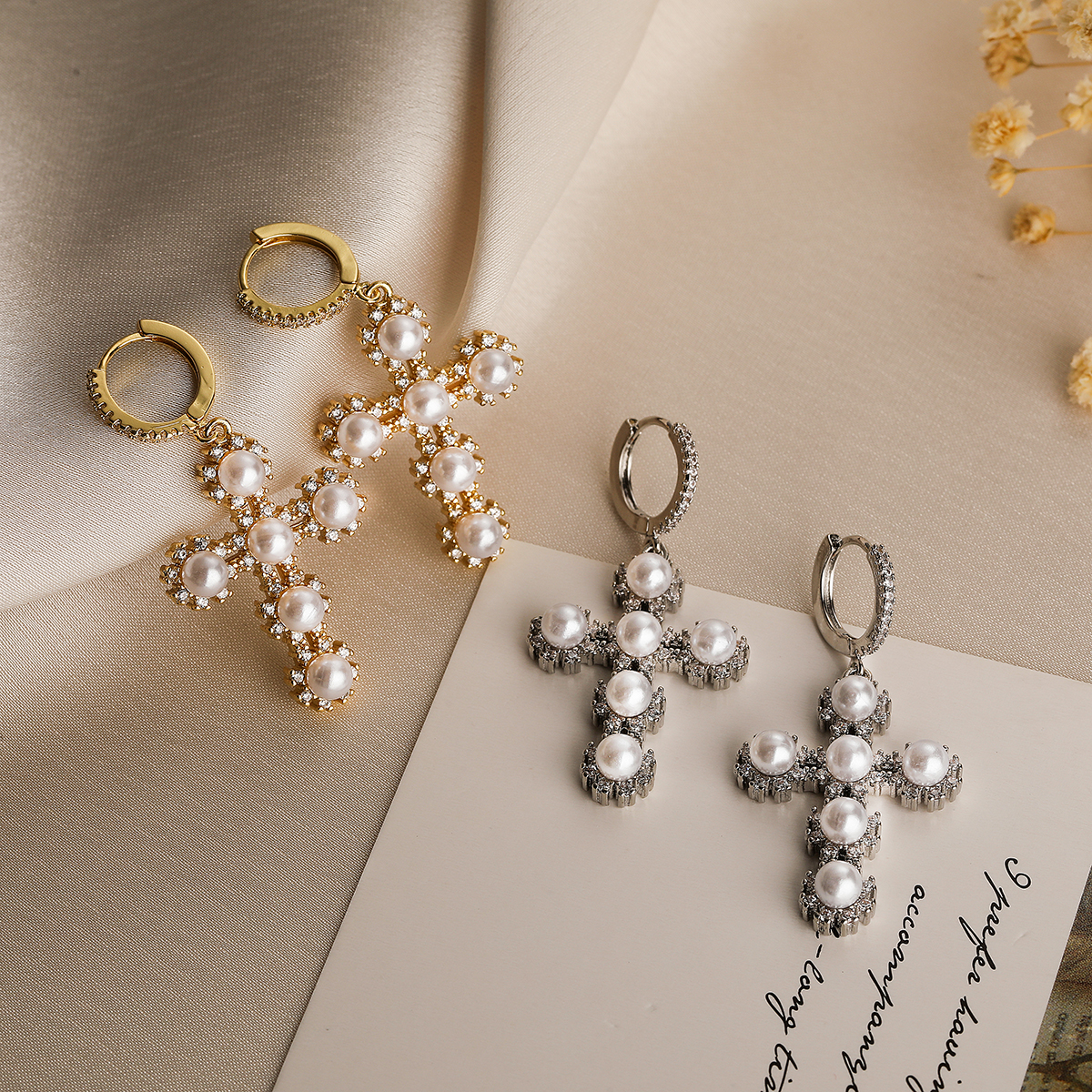 1 Paar Einfacher Stil Pendeln Kreuzen Überzug Inlay Kupfer Künstliche Perlen Zirkon 18 Karat Vergoldet Tropfenohrringe display picture 2
