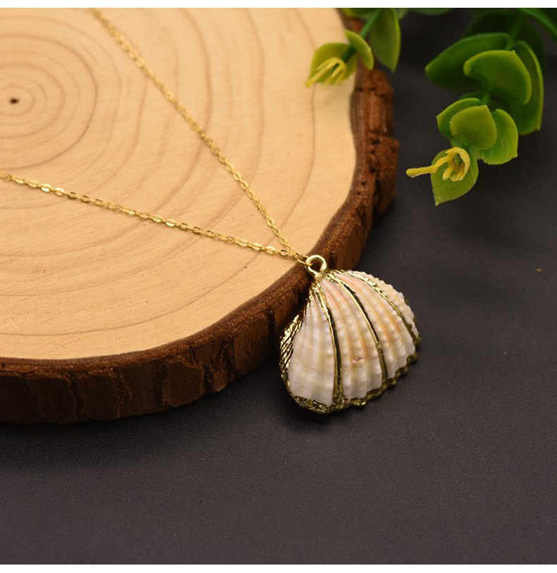 Retro Shell Copper Plating Inlay Pearl 18k Gold Plated Pendant Necklace display picture 2