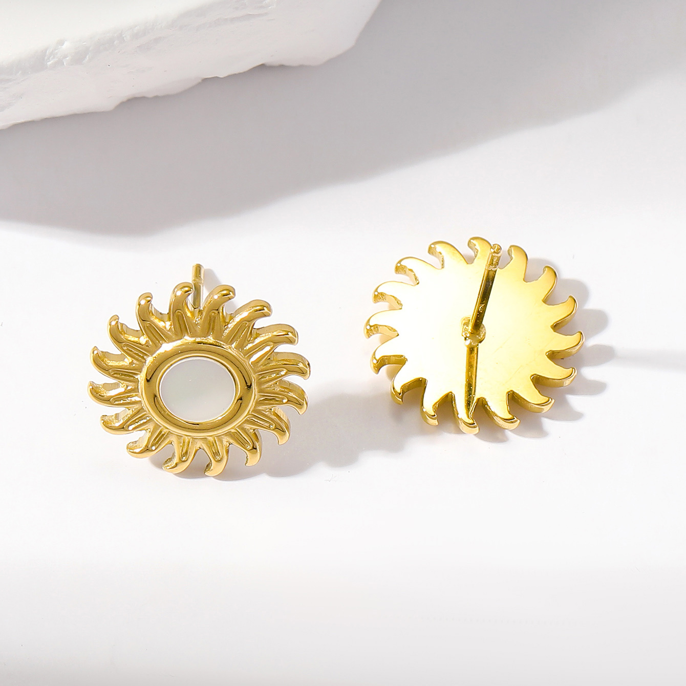 1 Pair Simple Style Sun Plating Stainless Steel Gold Plated Ear Studs display picture 4