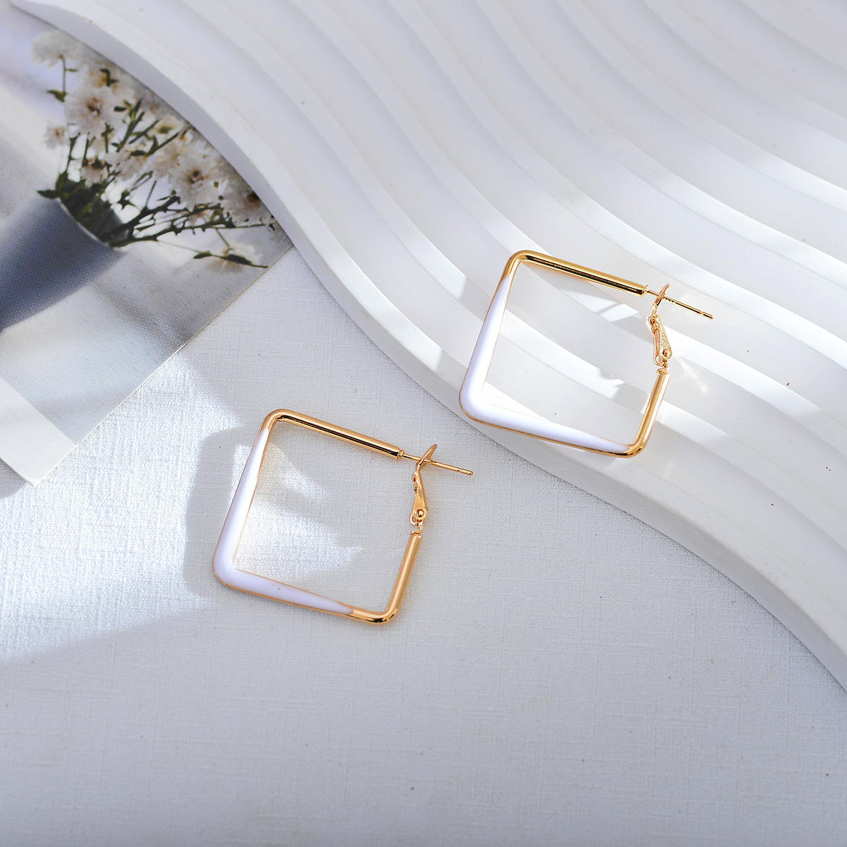 1 Pair Simple Style Color Block Enamel Copper Earrings display picture 8