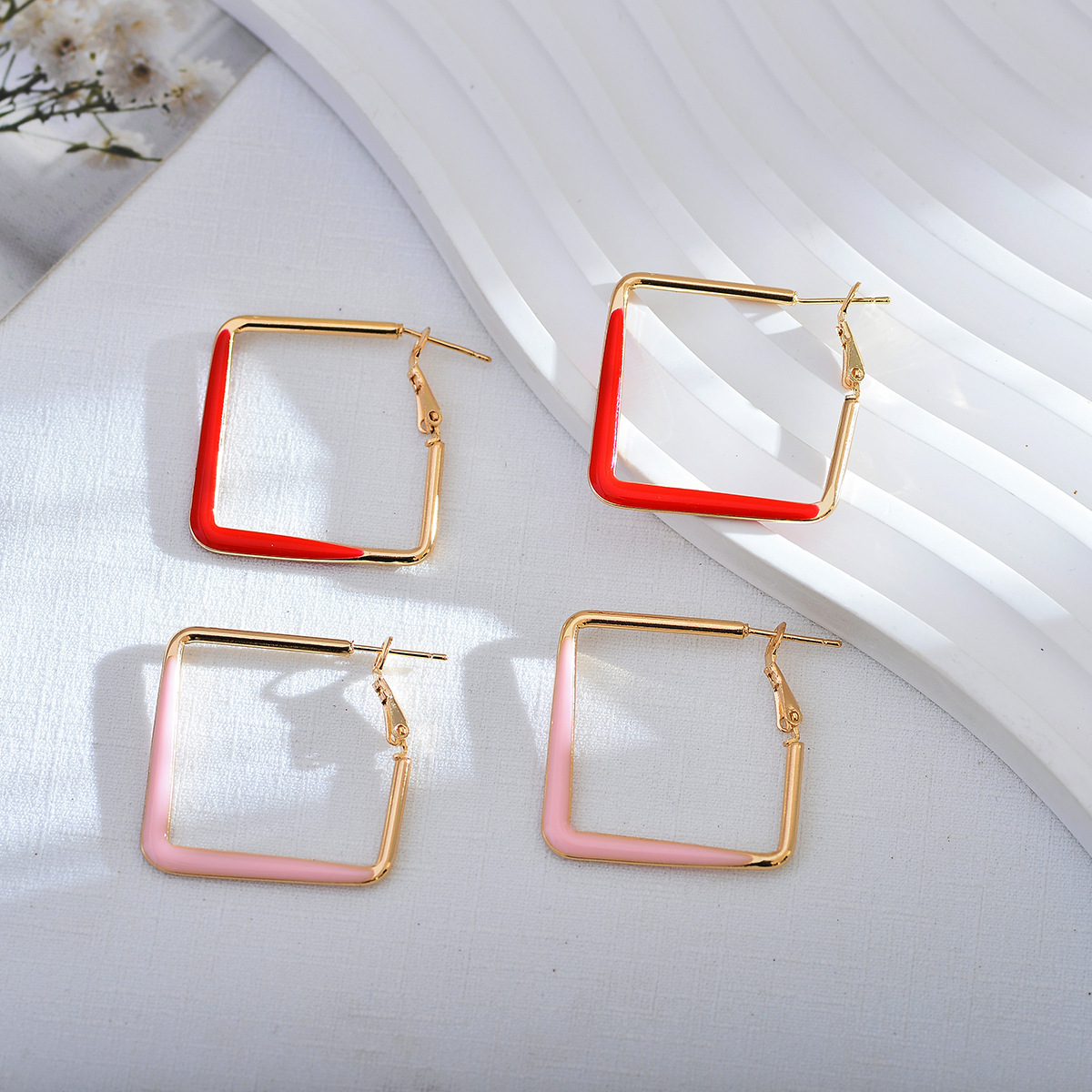 1 Pair Simple Style Color Block Enamel Copper Earrings display picture 3