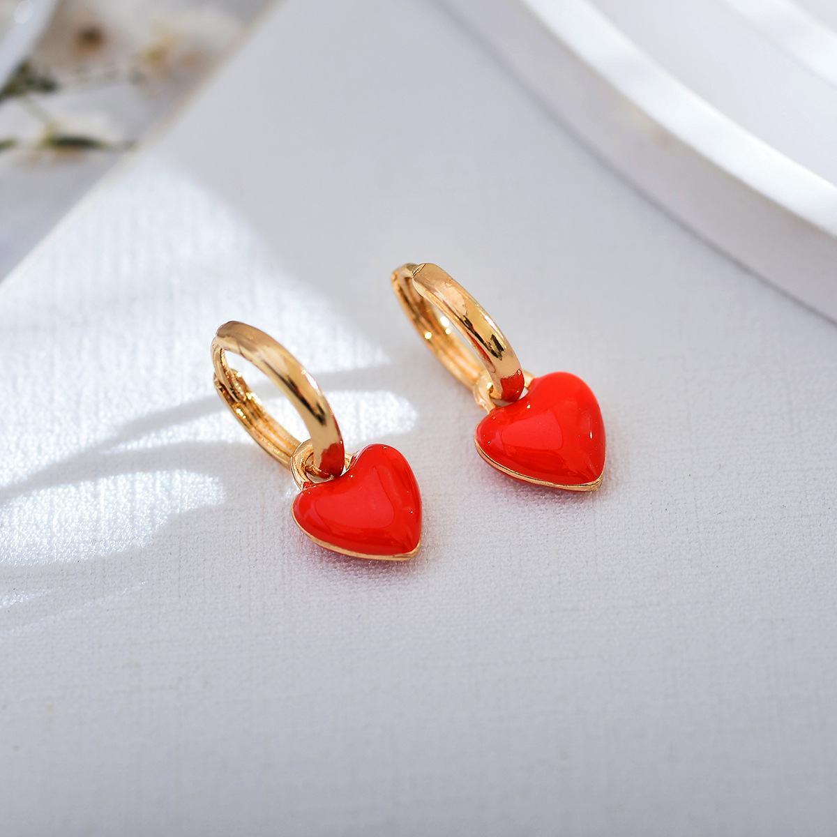 1 Pair Simple Style Heart Shape Enamel Copper Drop Earrings display picture 5
