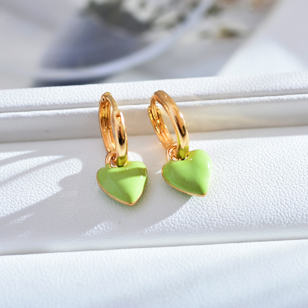 1 Pair Simple Style Heart Shape Enamel Copper Drop Earrings display picture 3