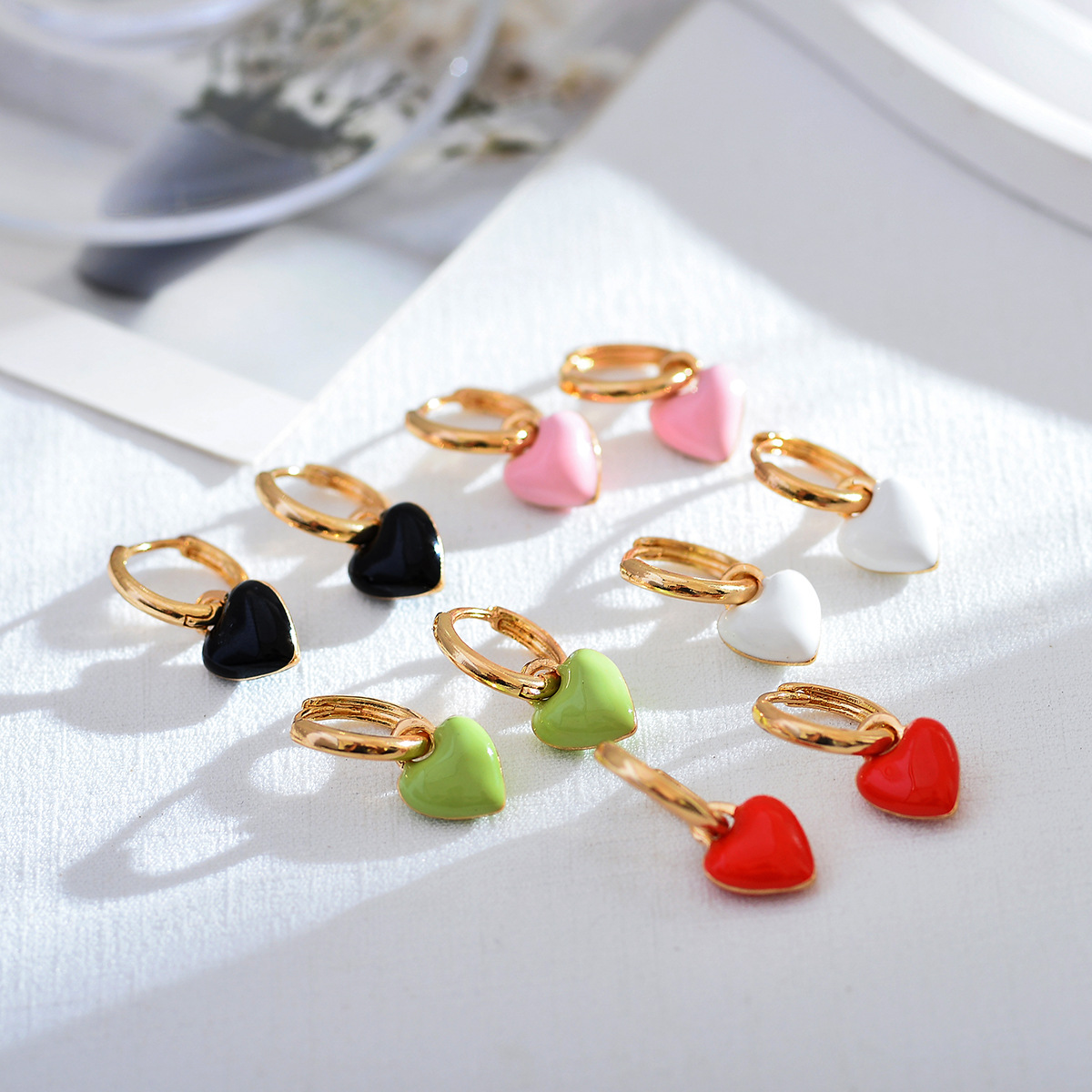 1 Pair Simple Style Heart Shape Enamel Copper Drop Earrings display picture 1