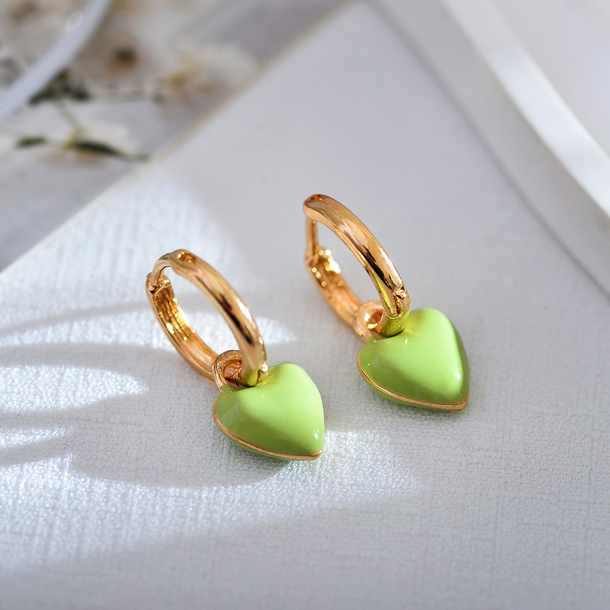 1 Pair Simple Style Heart Shape Enamel Copper Drop Earrings display picture 4
