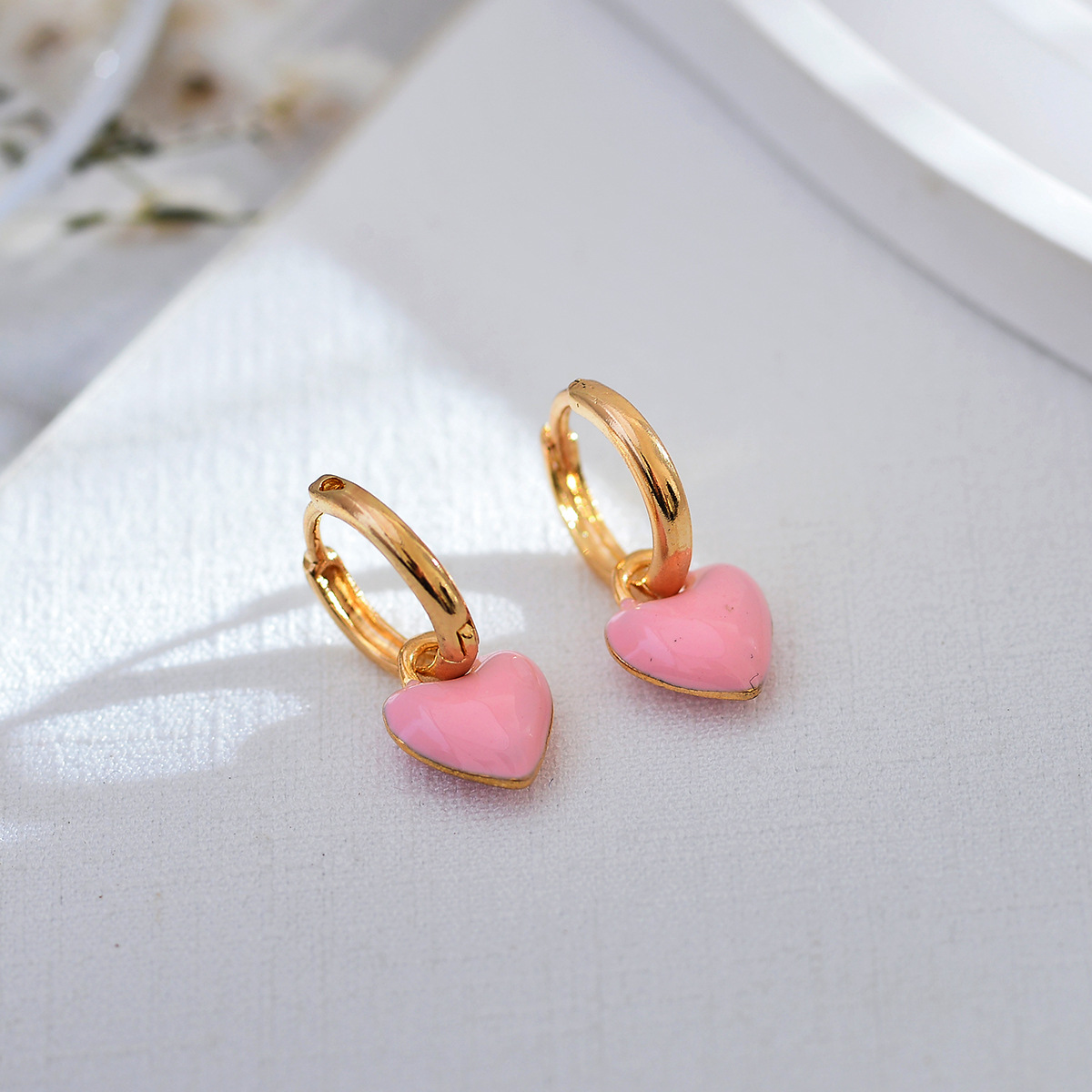 1 Pair Simple Style Heart Shape Enamel Copper Drop Earrings display picture 7