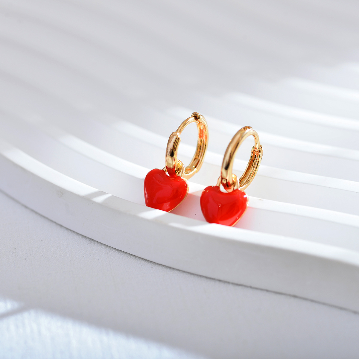 1 Pair Simple Style Heart Shape Enamel Copper Drop Earrings display picture 8