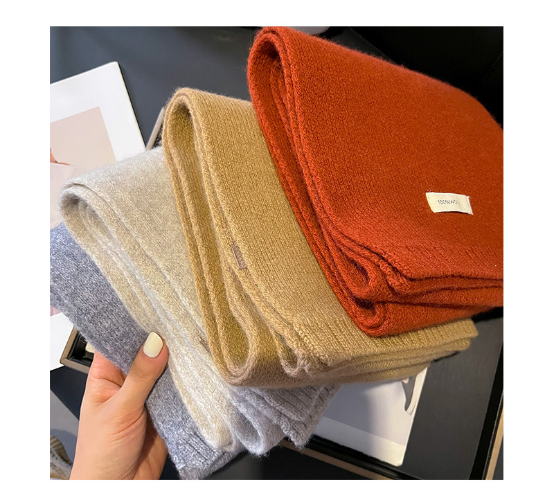 Unisex Sweet Solid Color Fleece Scarf display picture 4