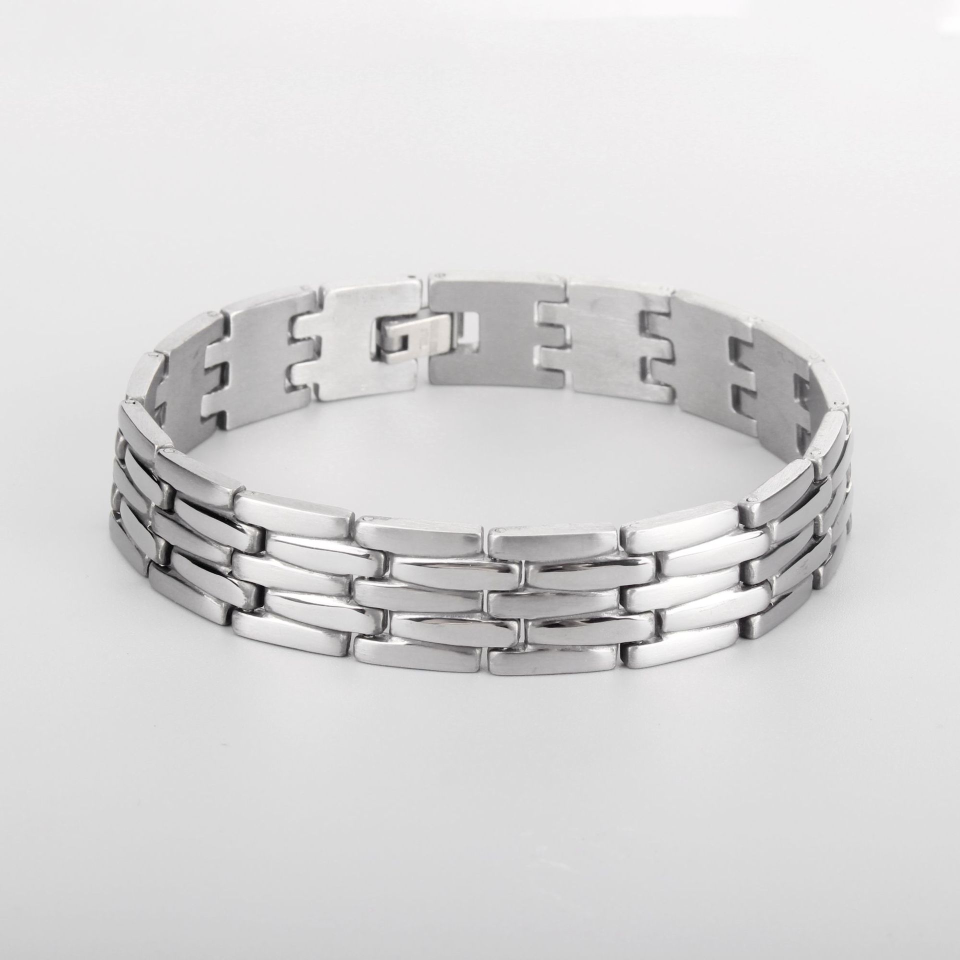 Simple Style Solid Color Stainless Steel Men's Bracelets display picture 2