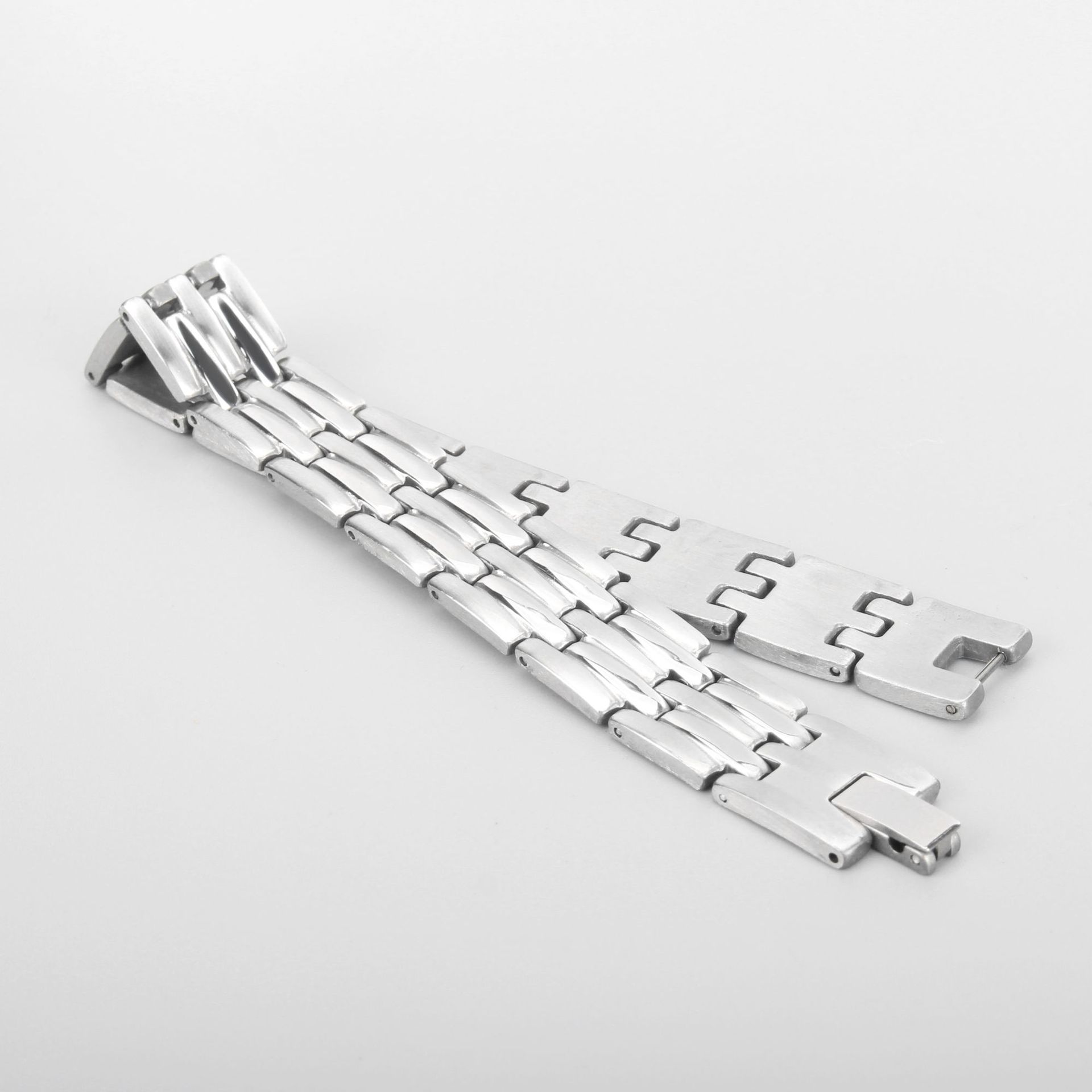 Simple Style Solid Color Stainless Steel Men's Bracelets display picture 3