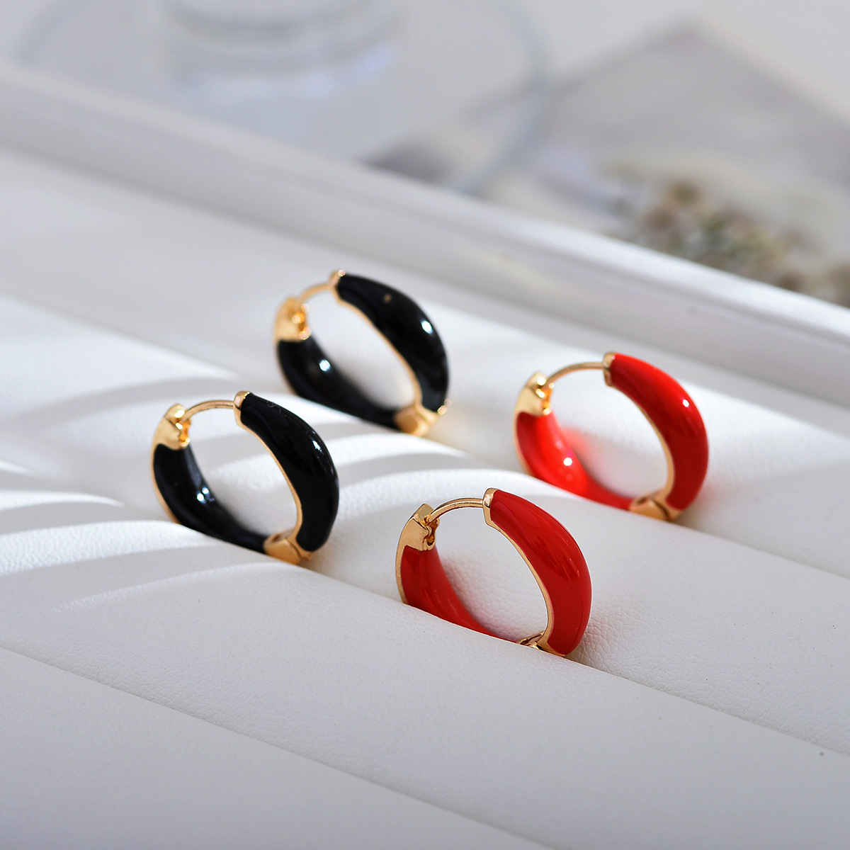 1 Pair Modern Style Round Enamel Copper Earrings display picture 1