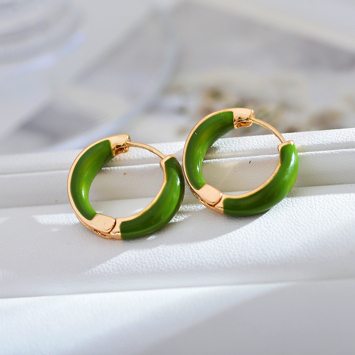 1 Pair Modern Style Round Enamel Copper Earrings display picture 2