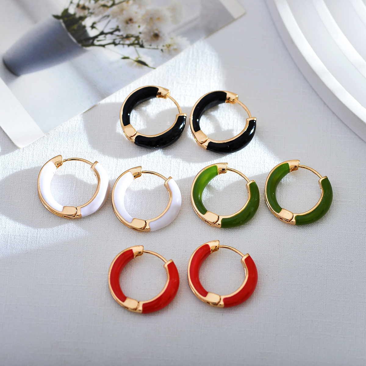 1 Pair Modern Style Round Enamel Copper Earrings display picture 5
