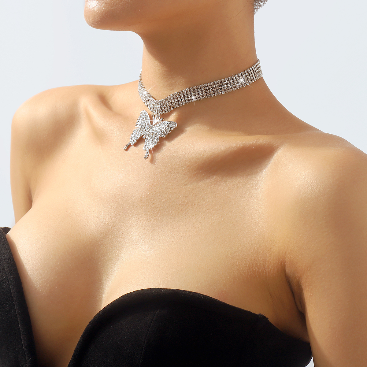Joyería Al Por Mayor Elegante Mariposa Hierro Diamantes De Imitación Embutido Collar Colgante display picture 13