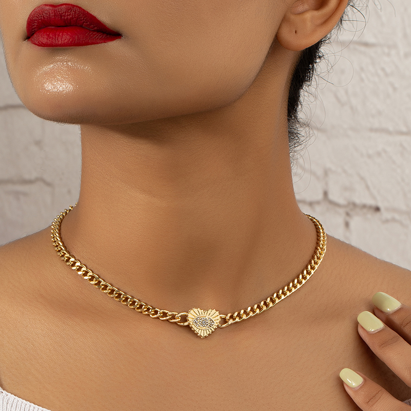 Retro Heart Shape Alloy Plating Inlay Artificial Rhinestones 14k Gold Plated Women's Choker display picture 1