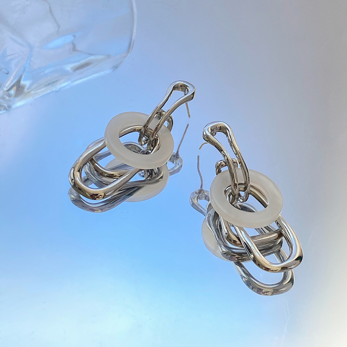 1 Pair Simple Style Solid Color Alloy Drop Earrings display picture 2