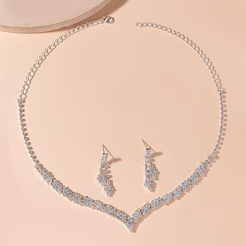 Luxurious Wedding Solid Color Alloy Plating Inlay Rhinestones Silver Plated Women's Jewelry Set display picture 3